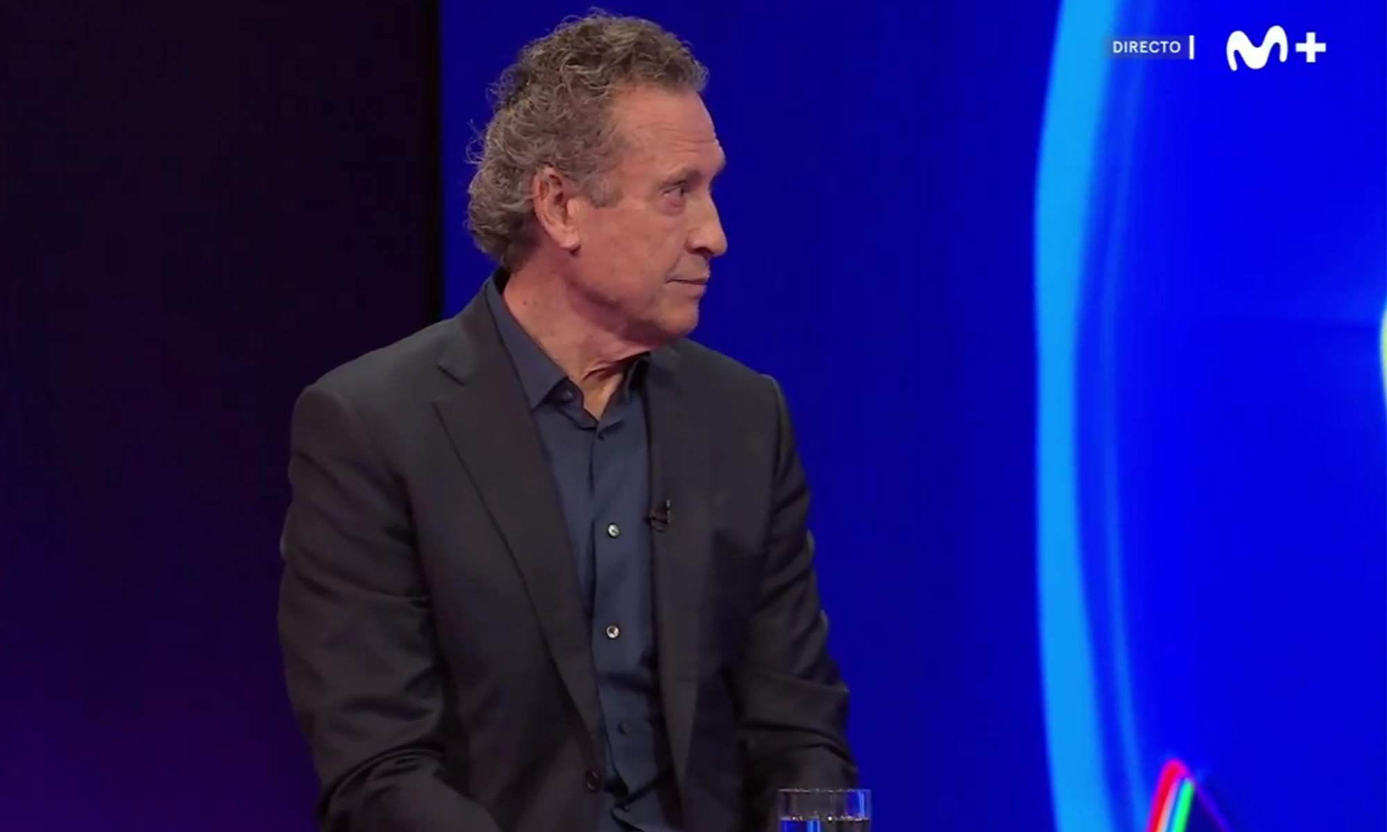 Jorge Valdano dando su opinión en Movistar. 