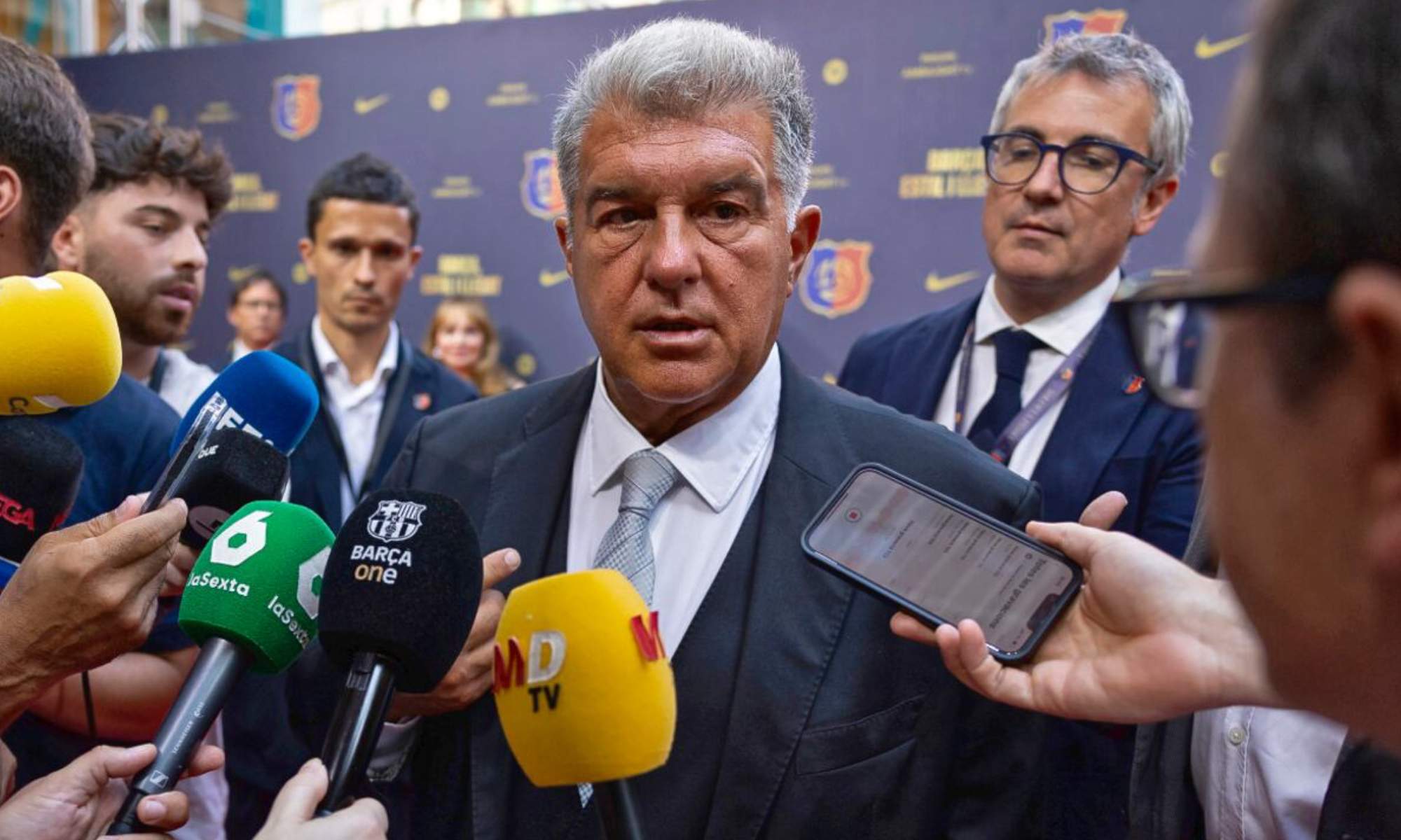 Joan Laporta, hablando ante los medios de comunicación en una foto de archivo.