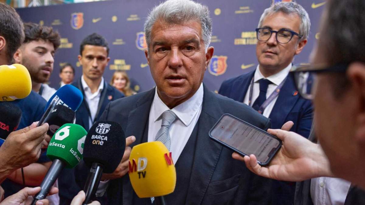 Joan Laporta atendiendo a los medios de comunicación