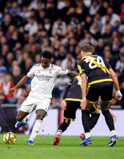 Vinícius Júnior marcando gol al Rayo Vallecano.