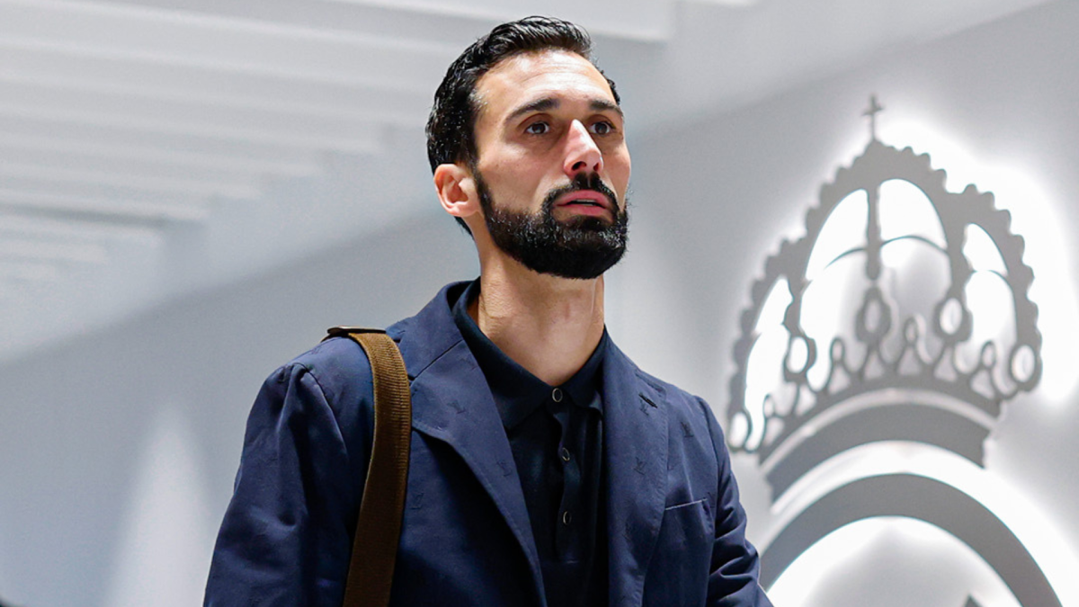 Álvaro Arbeloa llegando al Santiago Bernabéu. Álvaro Arbeloa llegando al Santiago Bernabéu.