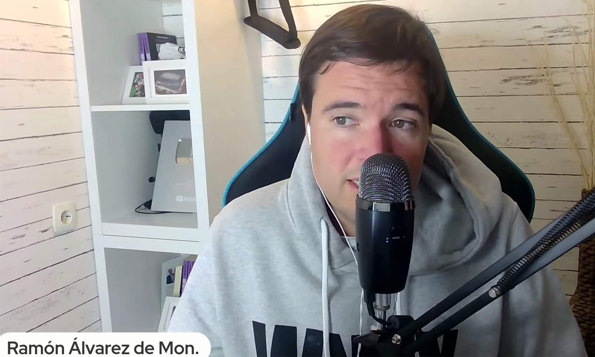 Ramón Álvarez de Mon hablando en su canal de Youtube.