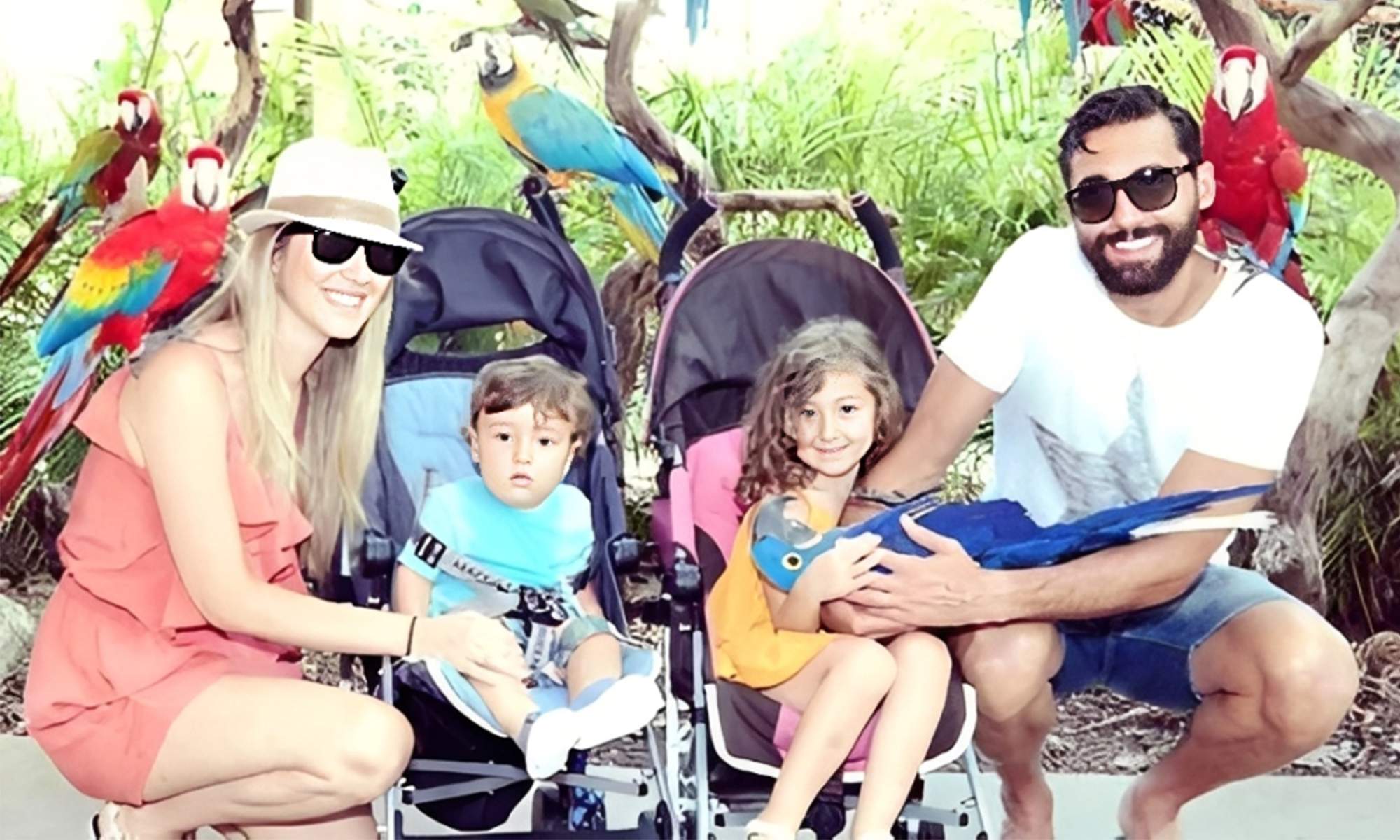 Álvaro Arbeloa con su familia y loros.