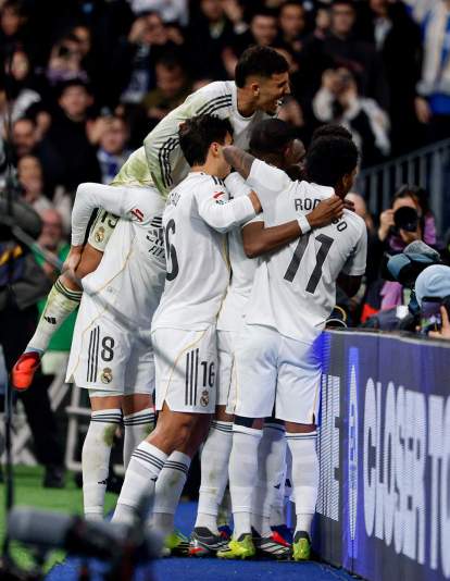 Jugadores del Real Madrid celebrando un gol. 