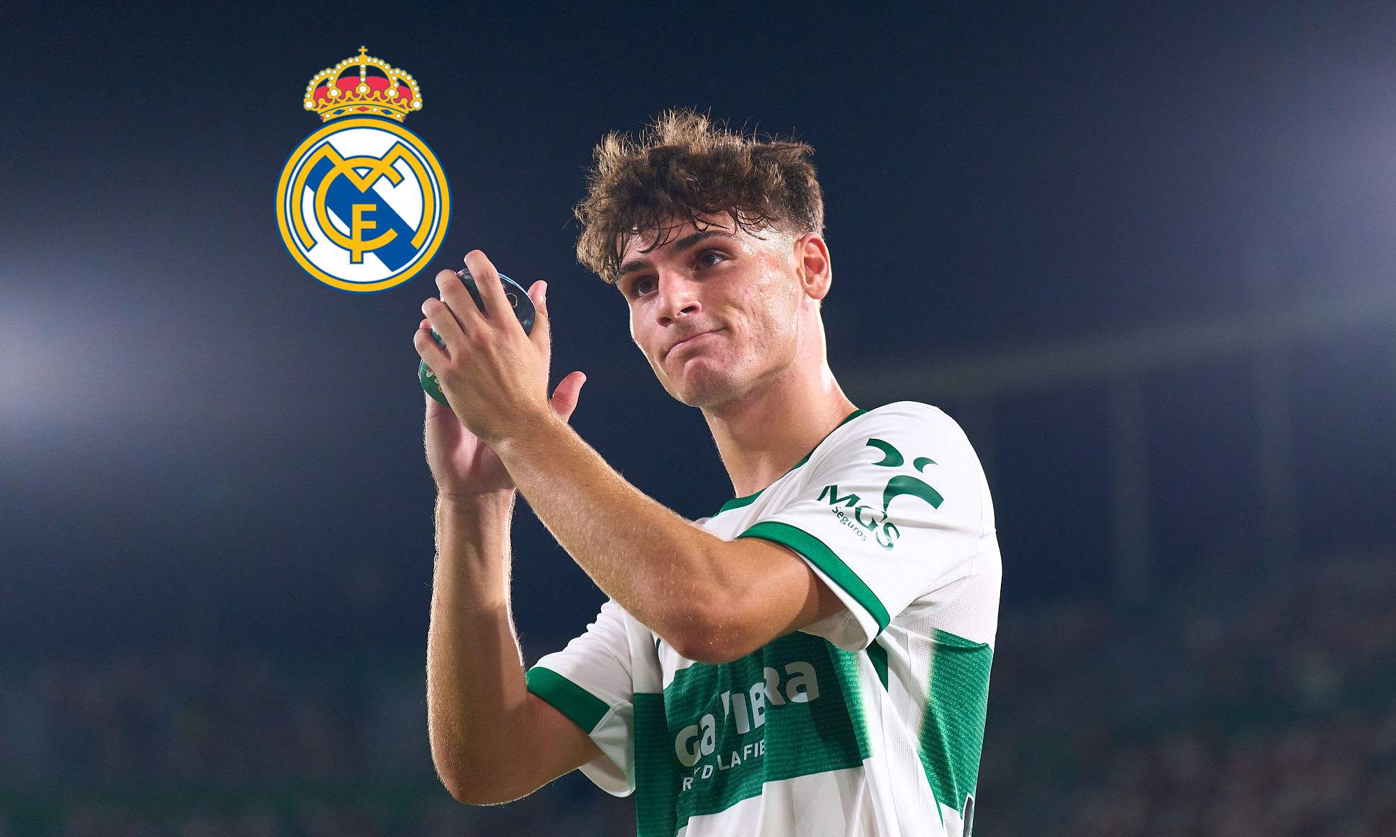 Rodrigo Mendoza jugando un partido con el Elche y el escudo del Real Madrid.