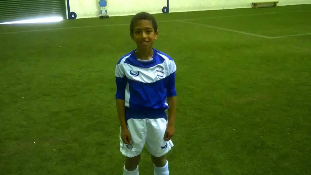 Jude Bellingham, de pequeño, durante un partido de fútbol.