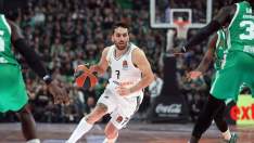 Facundo Campazzo, durante una jugada de ataque en el partido de Euroliga de esta noche entre el Panathinaikos y el Real Madrid.