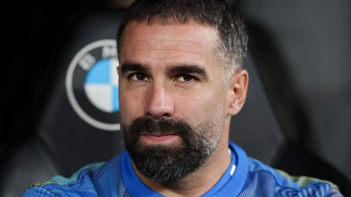 Dani Carvajal sentado en el banquillo del Real Madrid. Dani Carvajal sentado en el banquillo del Real Madrid.