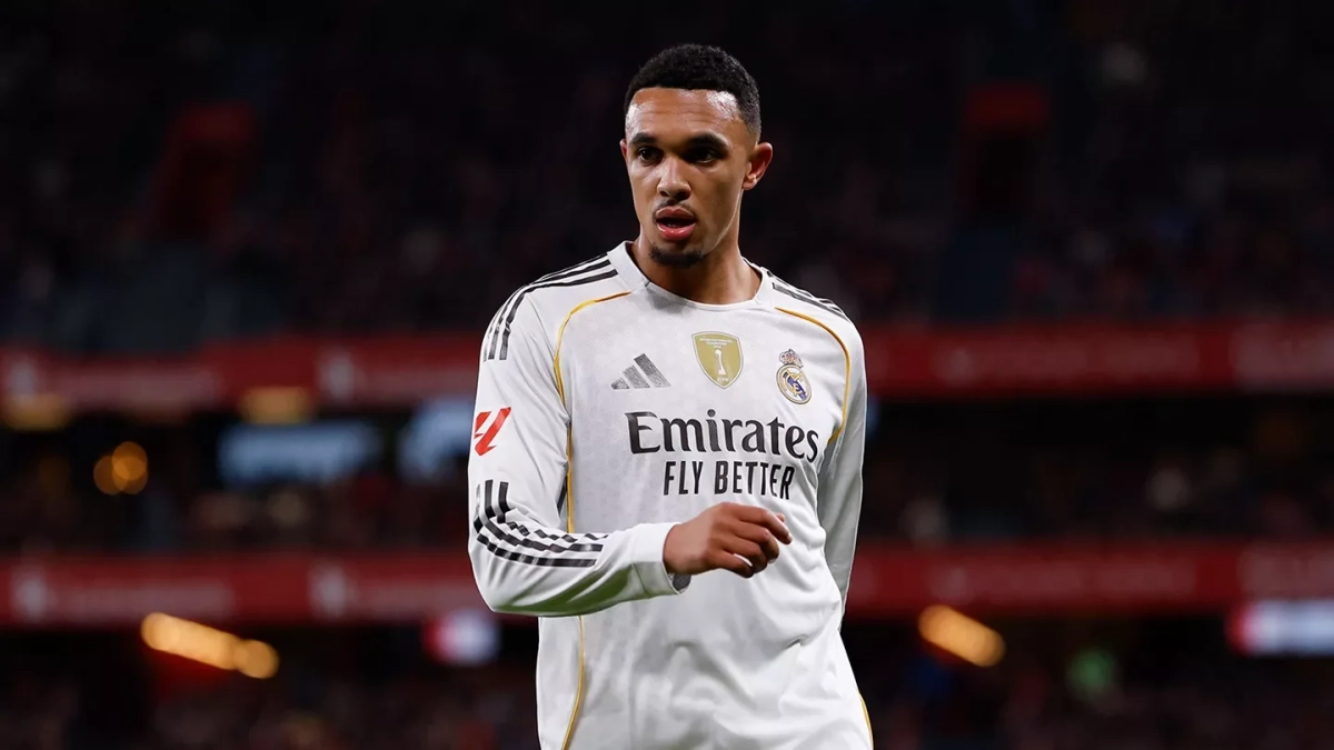 Trent Alexander-Arnold jugando un partido con el Real Madrid.