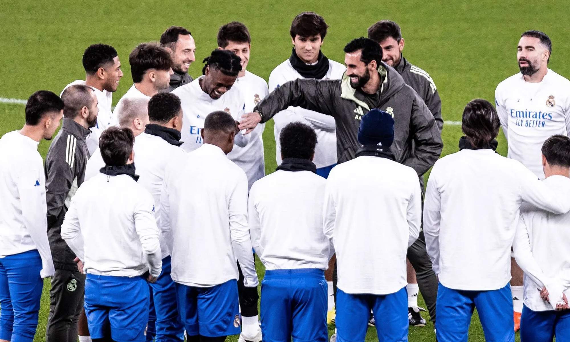Álvaro Arbeloa y los jugadores del Real Madrid en un entrenamiento. 