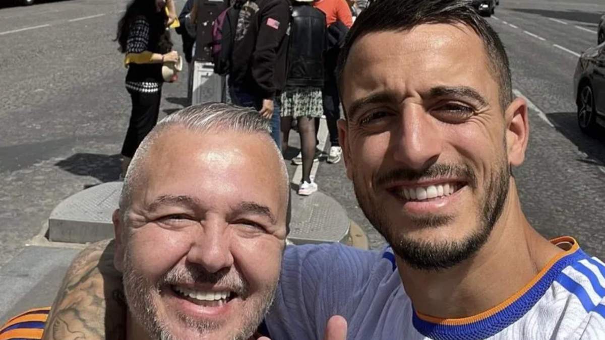 Joselu en París junto a su padre