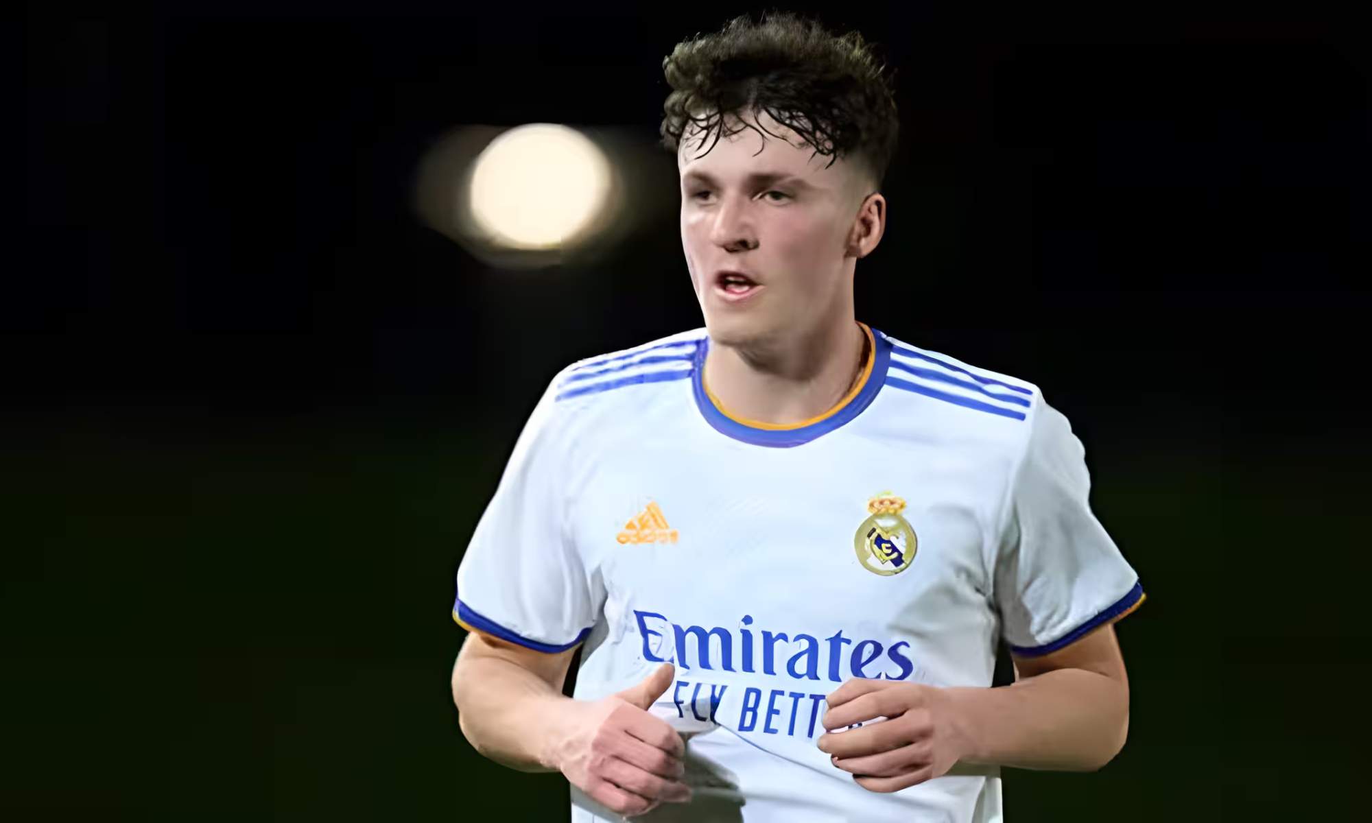 Álex Jiménez reportará al Real Madrid algo más de 12 millones de euros después de que el Bournemouth haya ejecutado la opción de compra por el jugador.