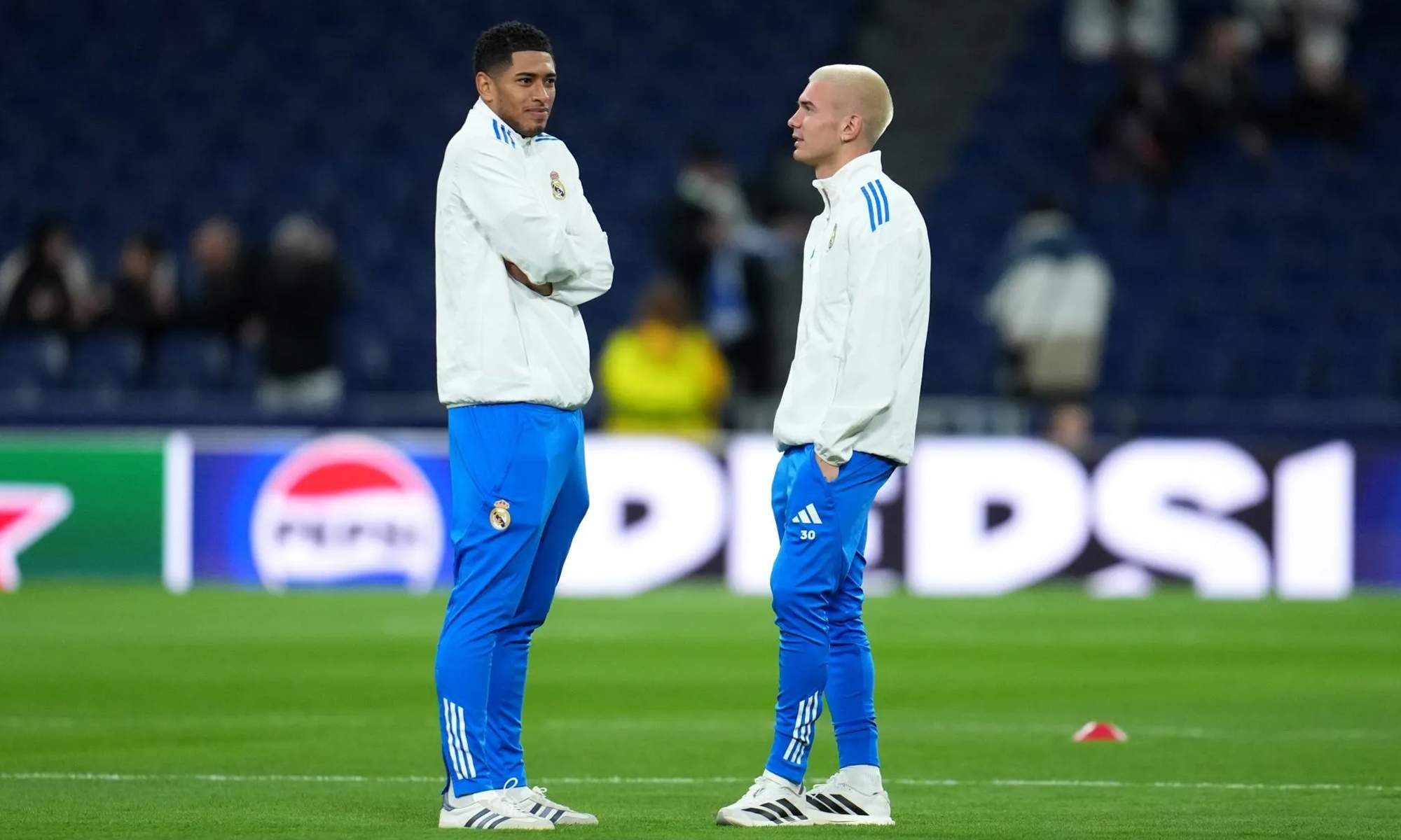Jude Bellingham y Franco Mastantuono en la previa de un partido del Real Madrid.