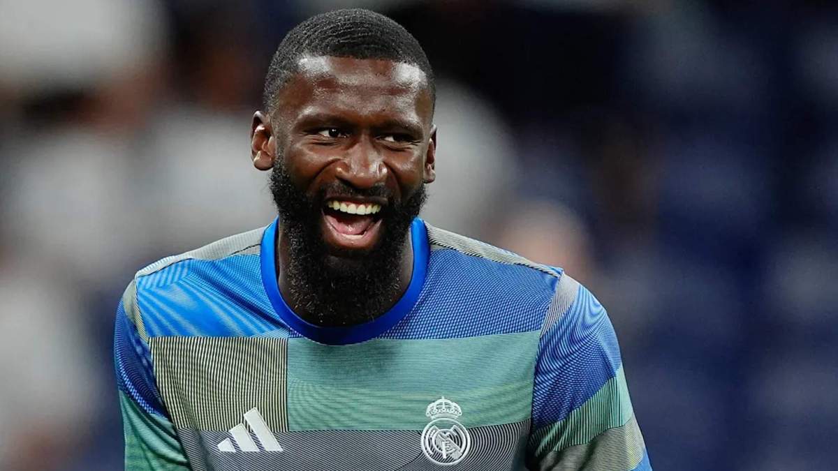 Antonio Rüdiger en un calentamiento con el Real Madrid.