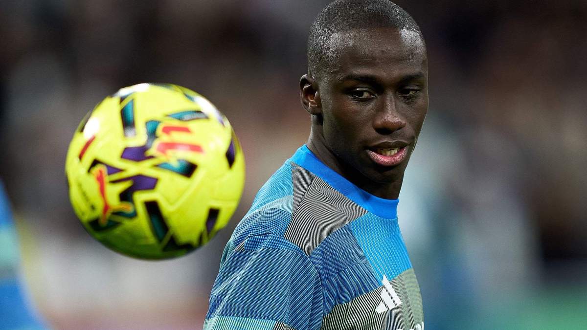 Ferland Mendy en un calentamiento en el Real Madrid.
