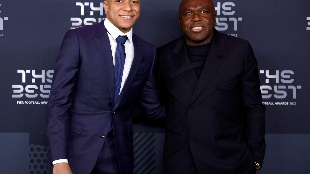 Kylian Mbappé y Wilfried Mbappé en una gala del Premio The Best.