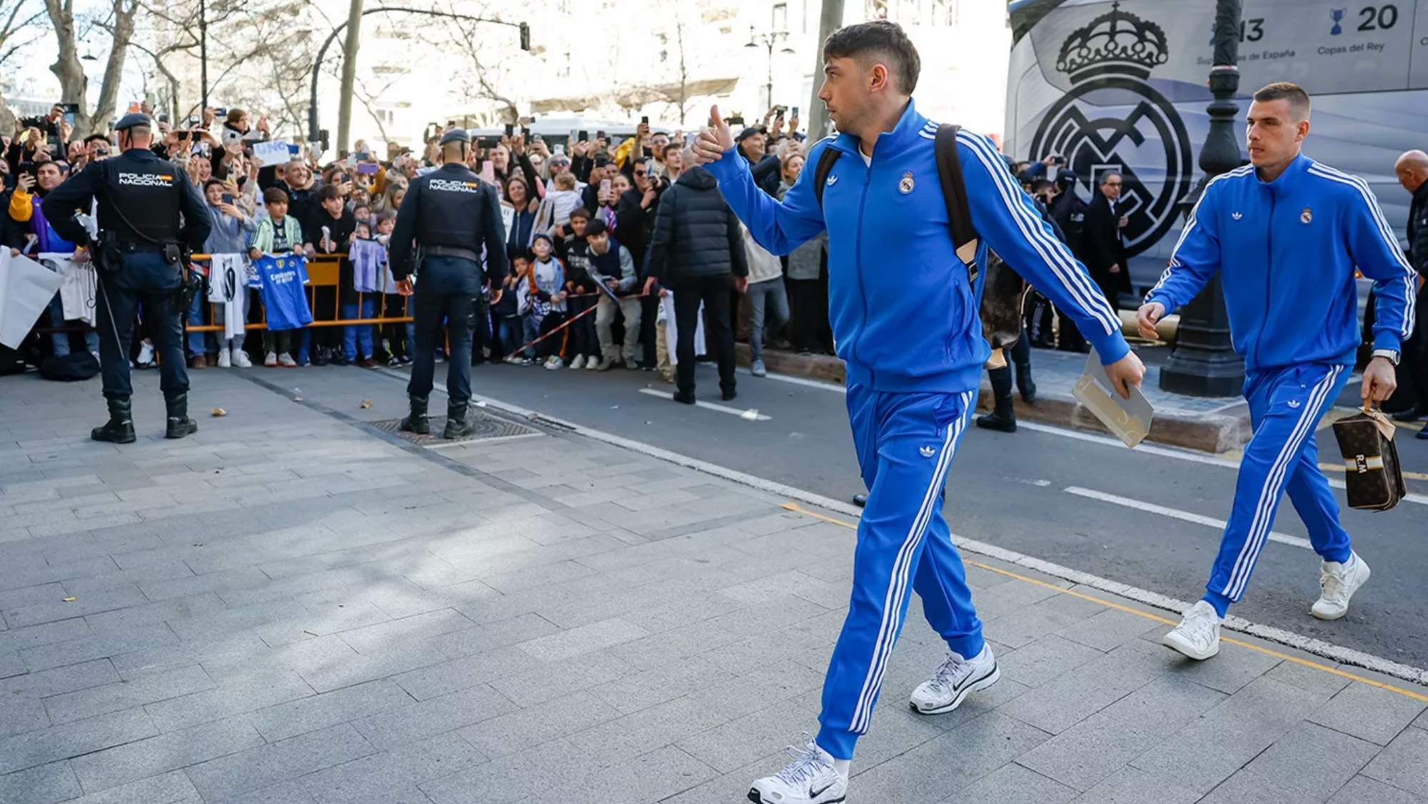 Ni AVE, ni autobús, el Real Madrid viaja los 350 kilómetros para jugar contra el Valencia en avión