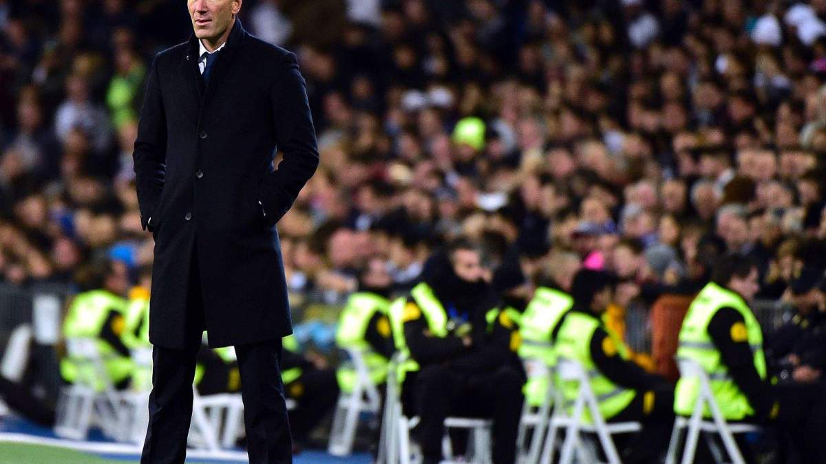 Zidane durante un partido del Real Madrid en el Bernabéu