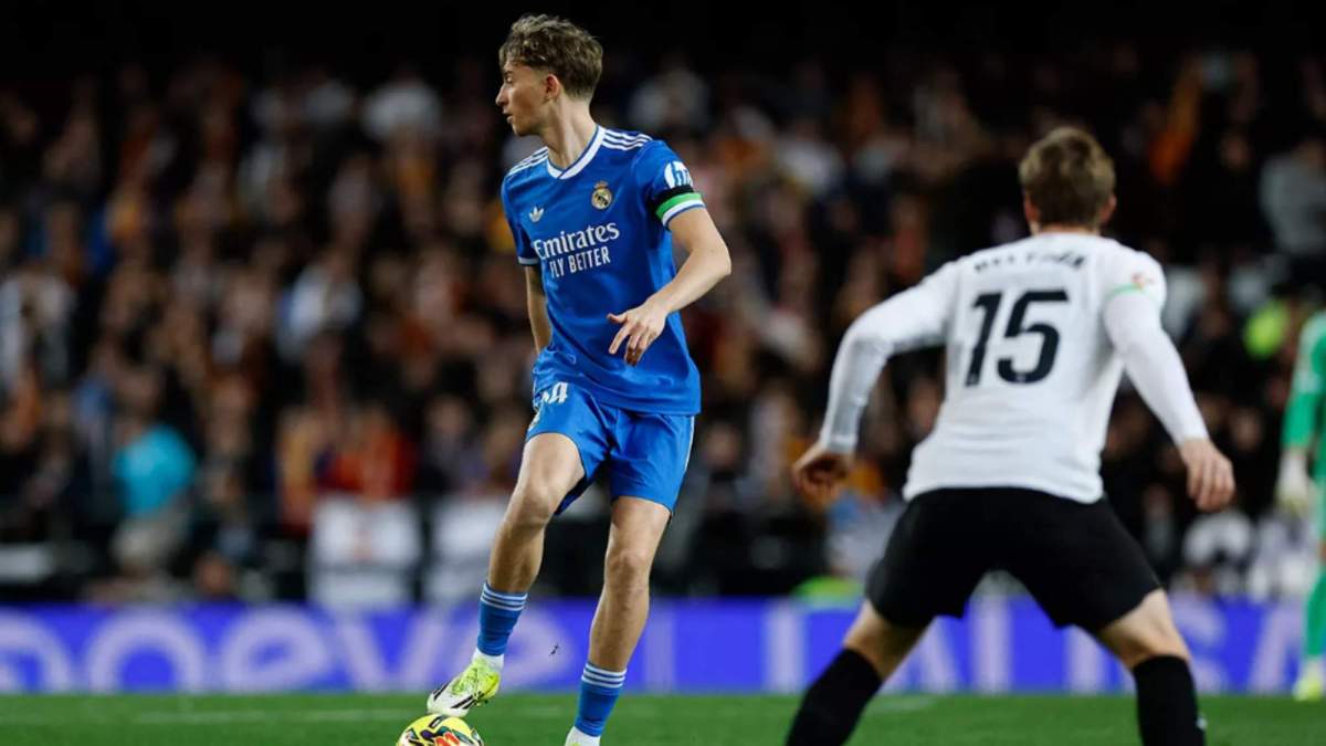 Dean Huijsen durante el partido ante el Valencia