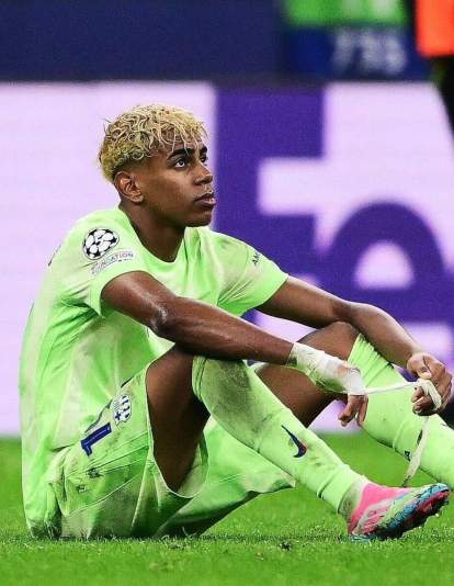 Vendaje de Lamine Yamal en su mano derecha. Vendaje de Lamine Yamal en su mano derecha.