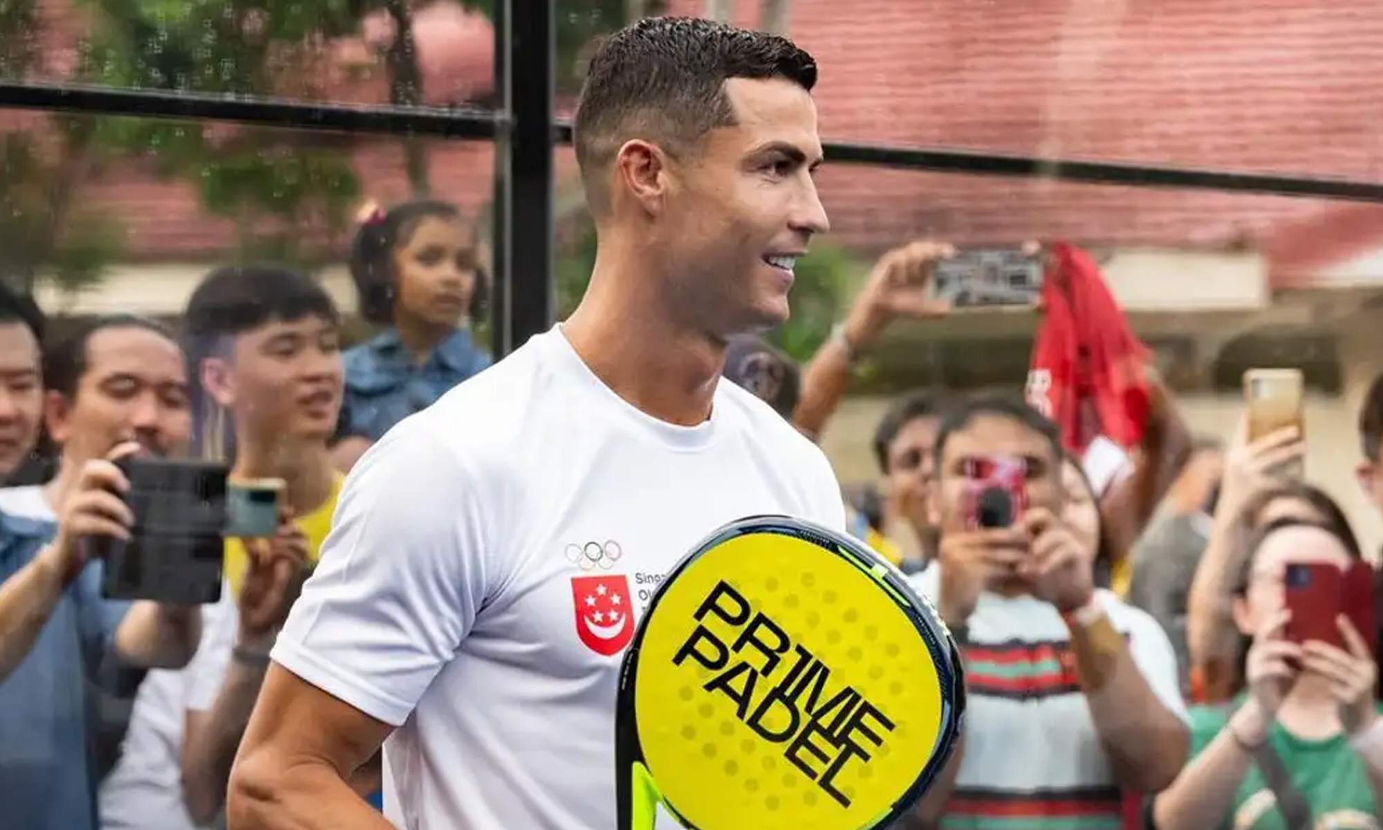 Cristiano Ronaldo jugando al pádel.