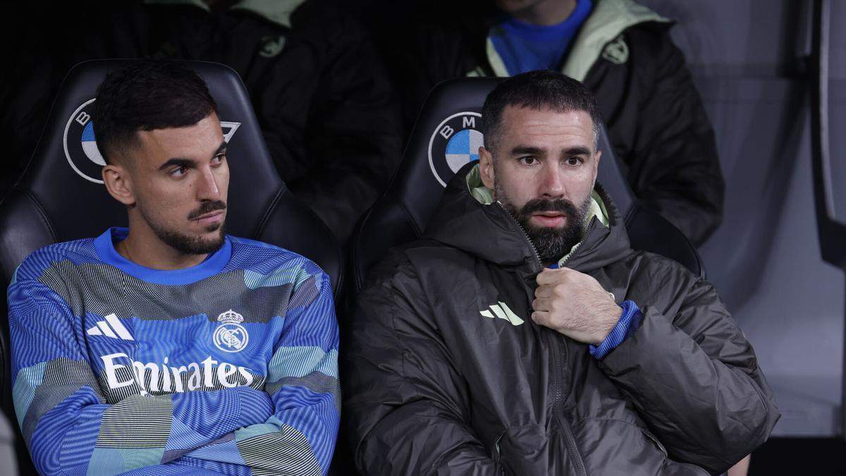 Carvajal en el banquillo junto a Ceballos