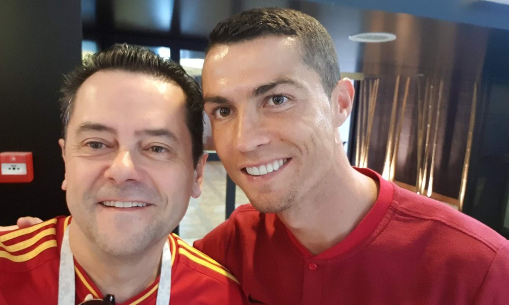 Tomás Roncero, en una fotografía con Cristiano Ronaldo que el periodista compartió por redes sociales.