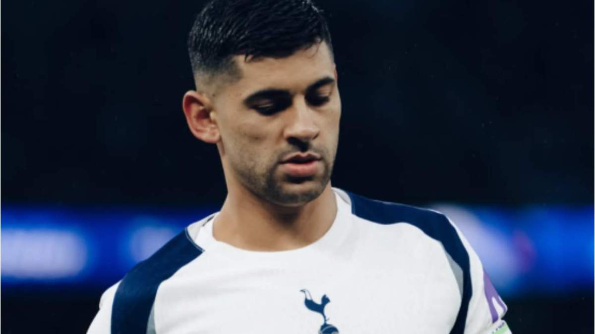 El Cuti Romero durante un partido con el Tottenham