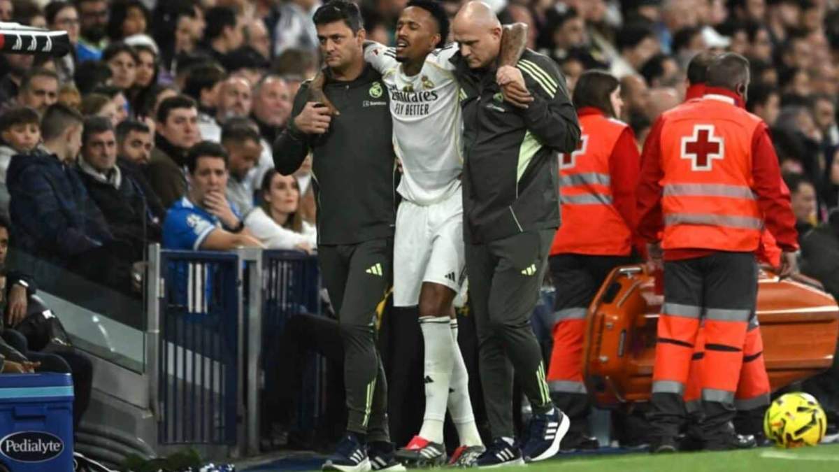 Militao retirándose del terreno de juego después de su lesión vs Celta Militao retirándose del terreno de juego después de su lesión vs Celta