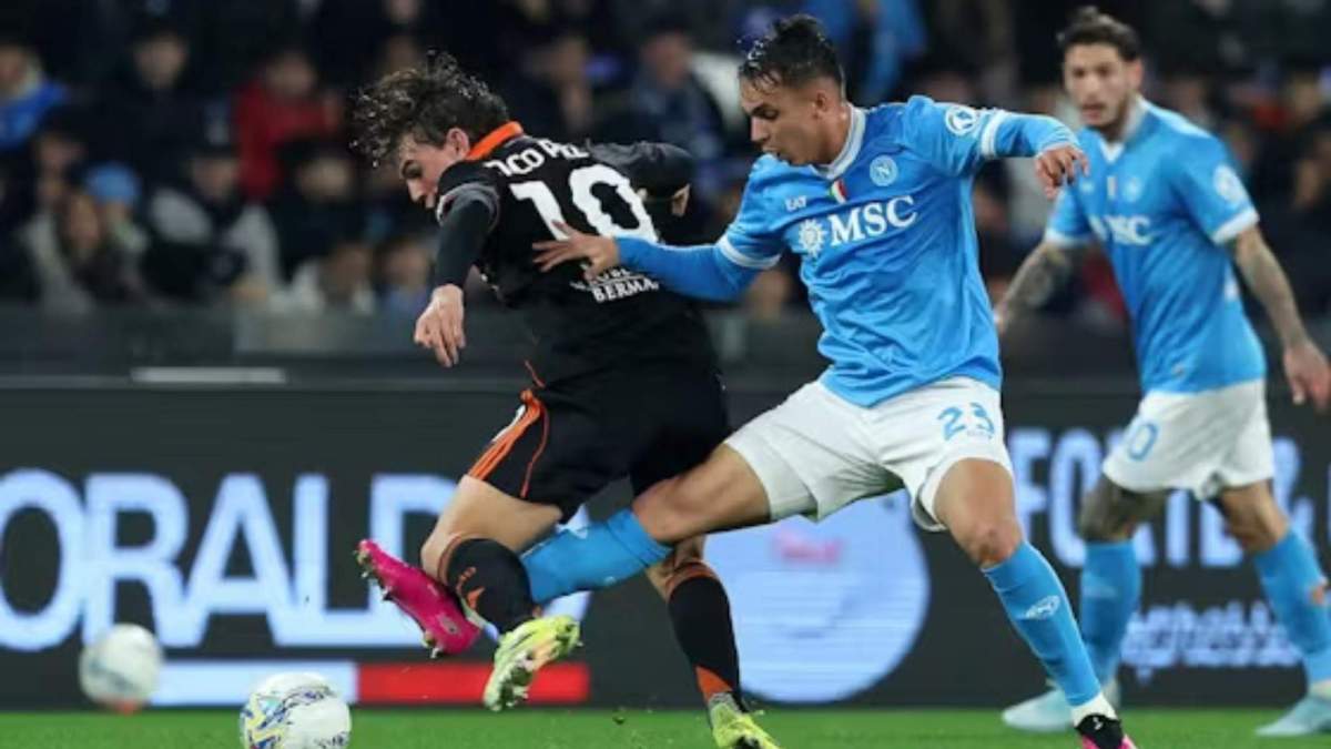 Nico Paz durante el partido con el Napoli