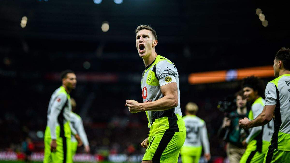 Nico Schlotterbeck celebrando un gol con el Borussia