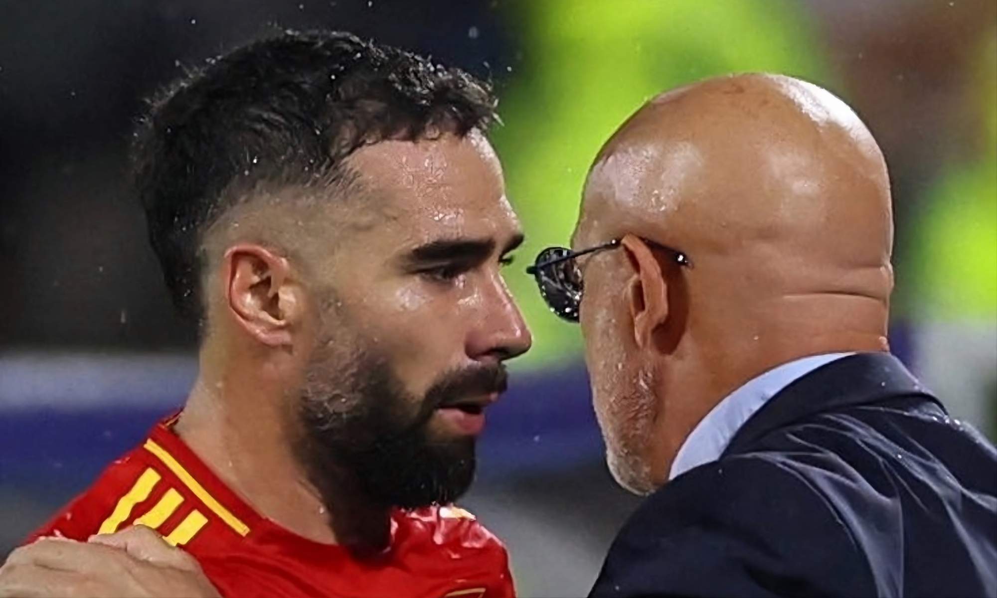 Dani Carvajal y Luis de la Fuente, durante un partido con la Selección española.
