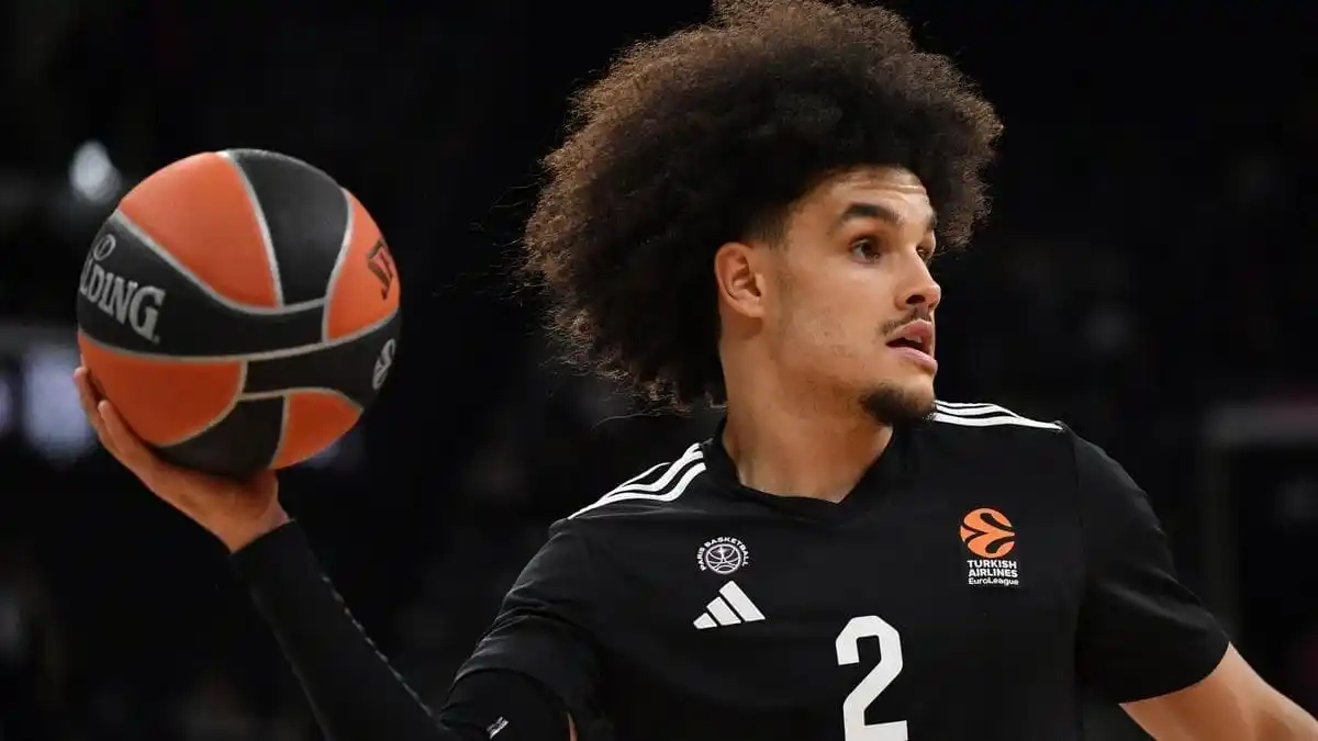 Nadir Hifi con el Paris Basketball Nadir Hifi con el Paris Basketball