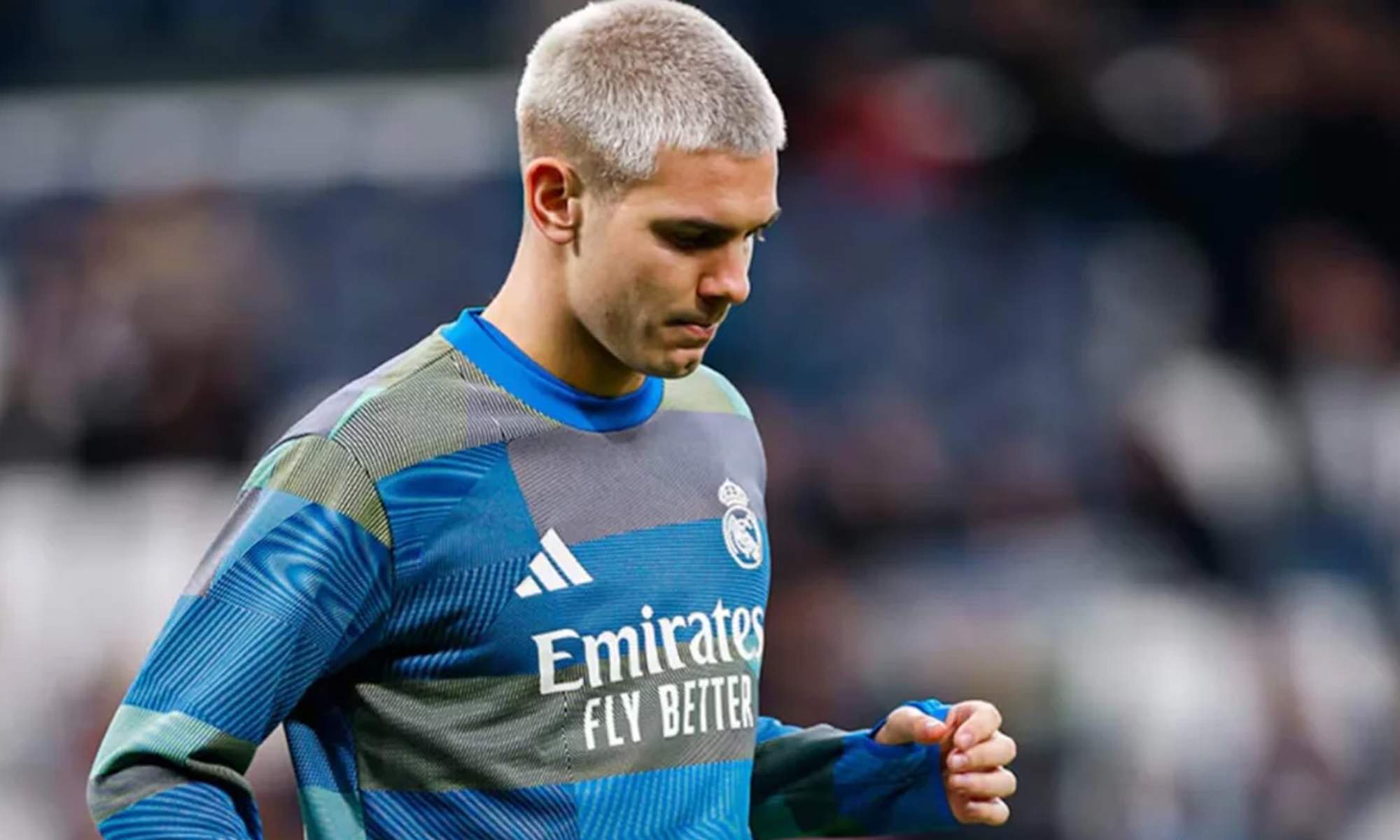 Franco Mastantuono durante un calentamiento con el Real Madrid.