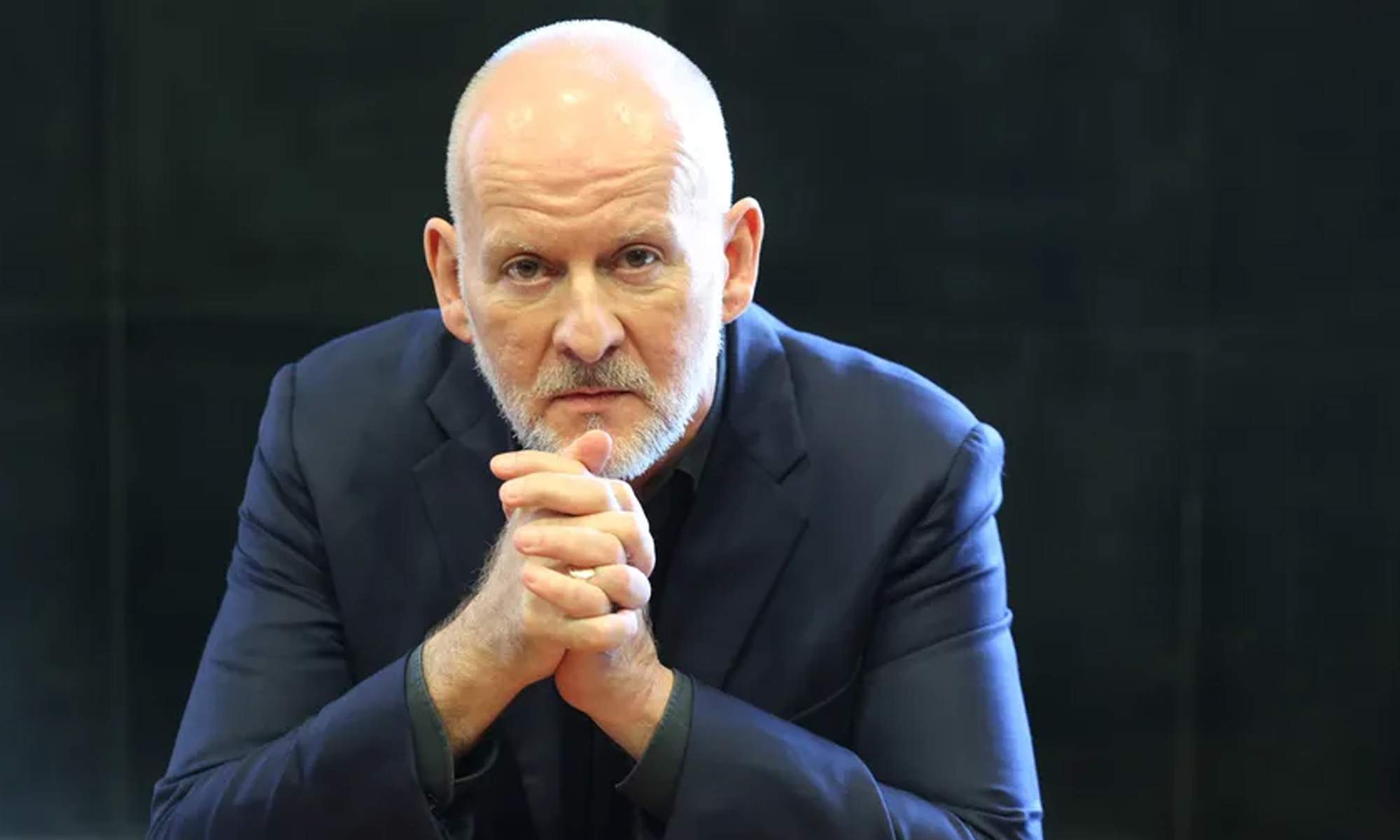 Simon Critchley en primer plano.