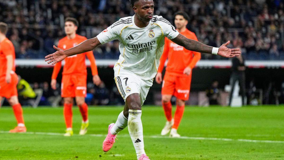Vinicius, celebrando el 2-1 del Real Madrid a la Real Sociedad