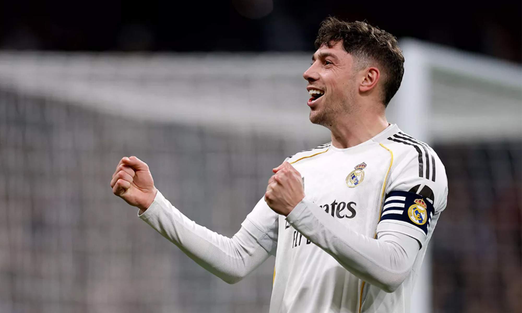 Fede Valverde disputando un partido con el Real Madrid.