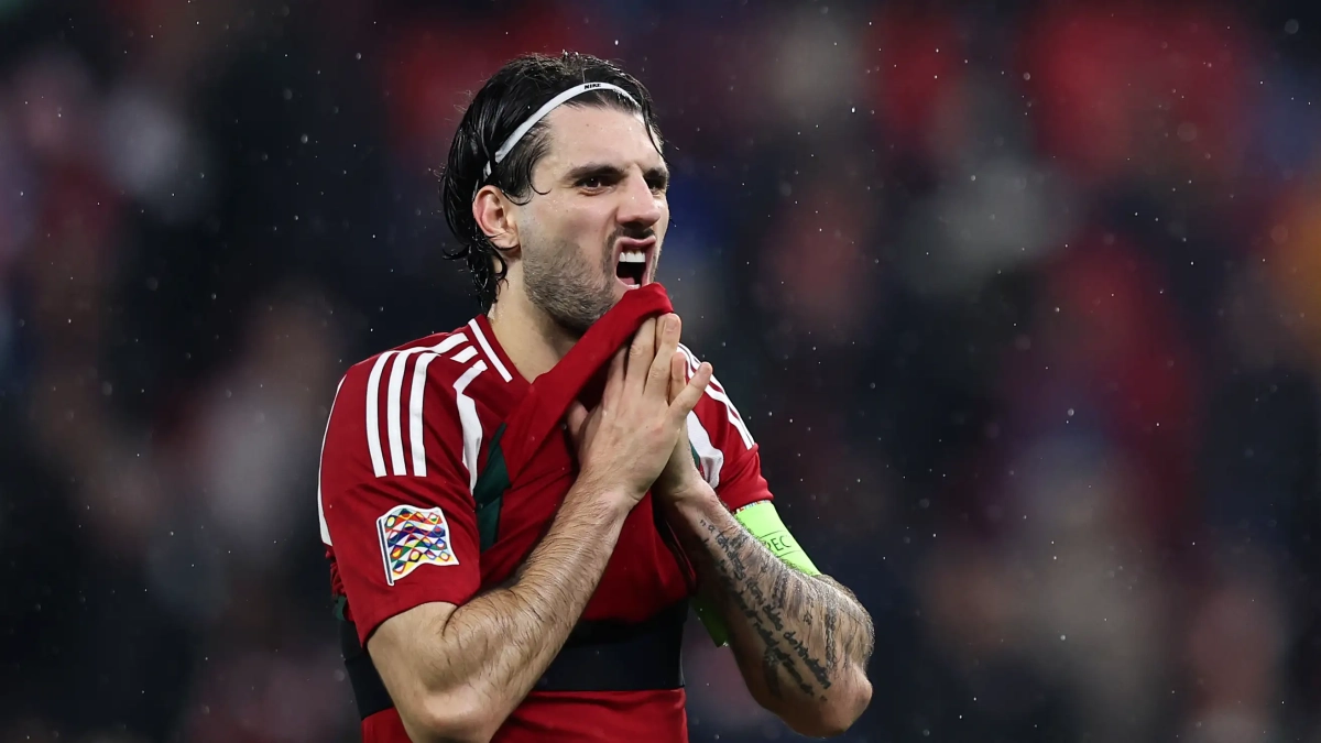 Szoboslai jugando con Hungría.