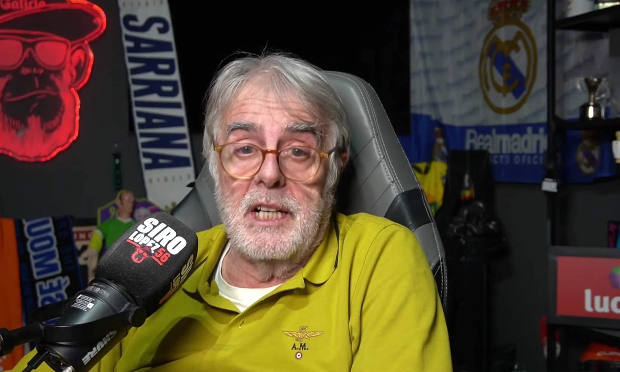 Siro López hablando en su canal de Youtube. 