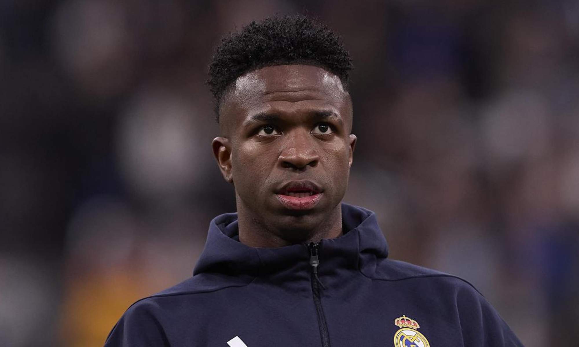 Vinícius Júnior y una sudadera del Real Madrid.