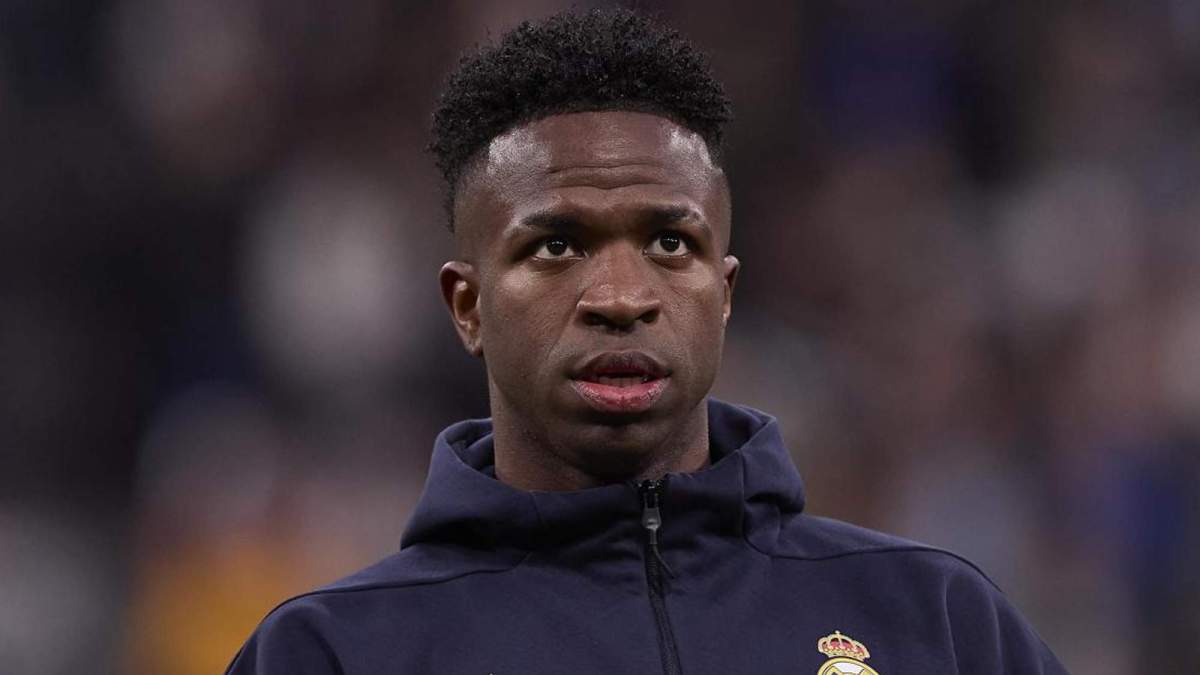 Vinícius Júnior y una sudadera del Real Madrid.
