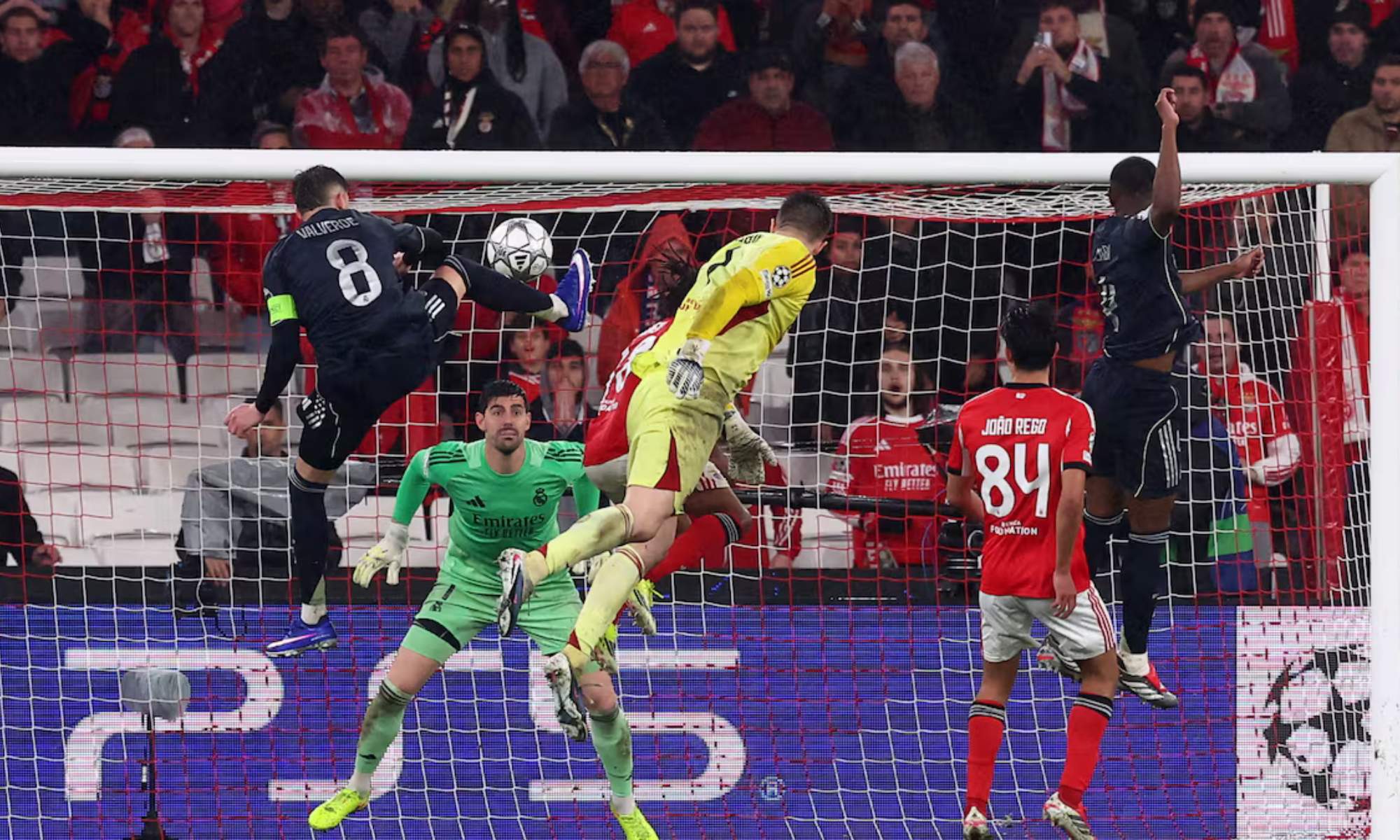 Anatoli Trubin marca el cuarto gol del Benfica al Real Madrid en el partido del pasado 28 de enero en el estadio Da Luz. Anatoli Trubin marca el cuarto gol del Benfica al Real Madrid en el partido del pasado 28 de enero en el estadio Da Luz.