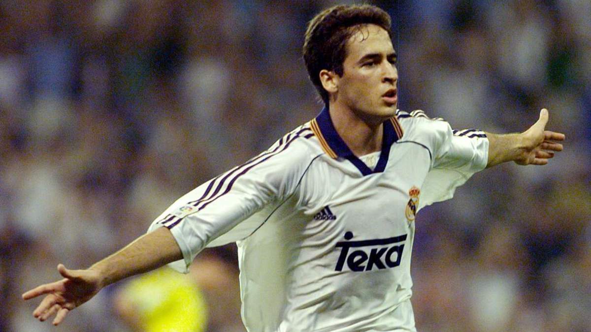 Raúl González, celebrando un gol con el Real Madrid.