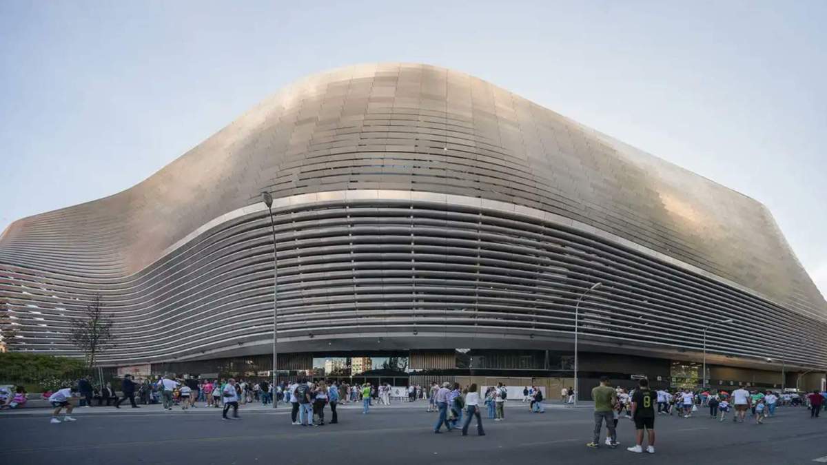 Exteriores del estadio Santiago Bernabéu.
