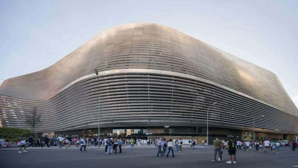 Exteriores del estadio Santiago Bernabéu. Exteriores del estadio Santiago Bernabéu.
