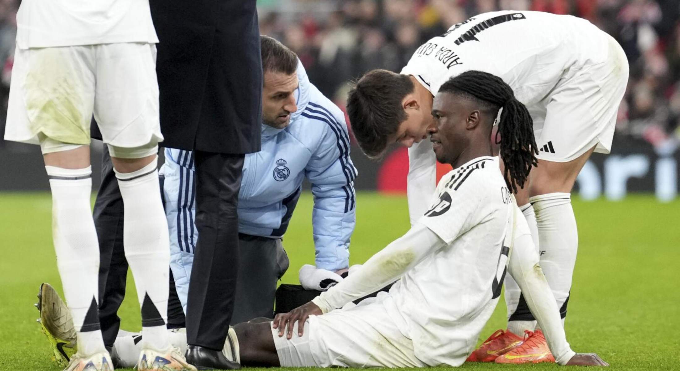 El esguince tobillo persigue a los futbolistas según el Dr. Villanueva