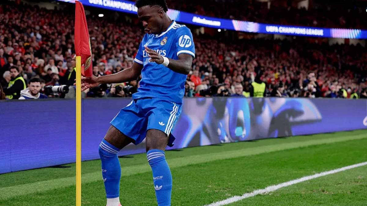 Vinicius celebrando su gol ante el Benfica