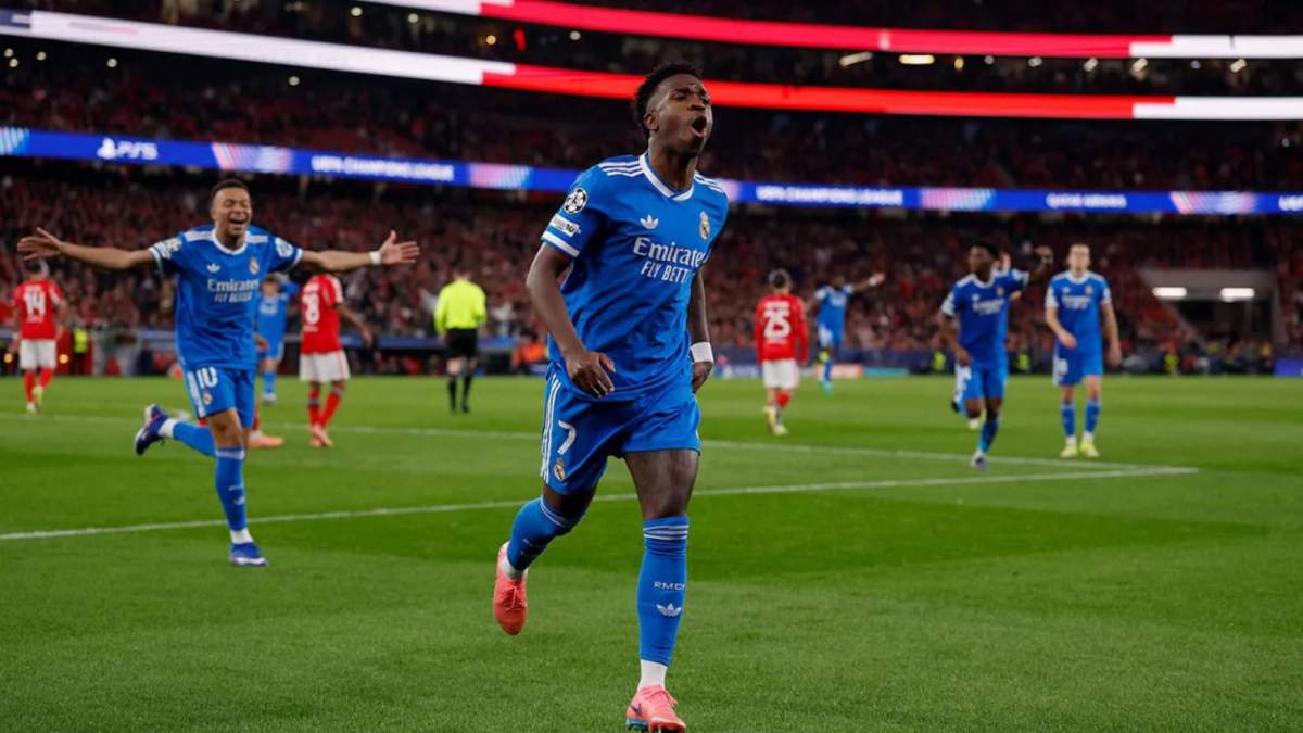 Vinicius festejando su tanto en el Estadio Da Luz