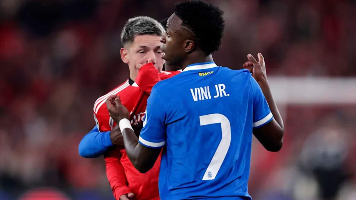 Vinícius Júnior y Prestianni durante el Benfica - Real Madrid.