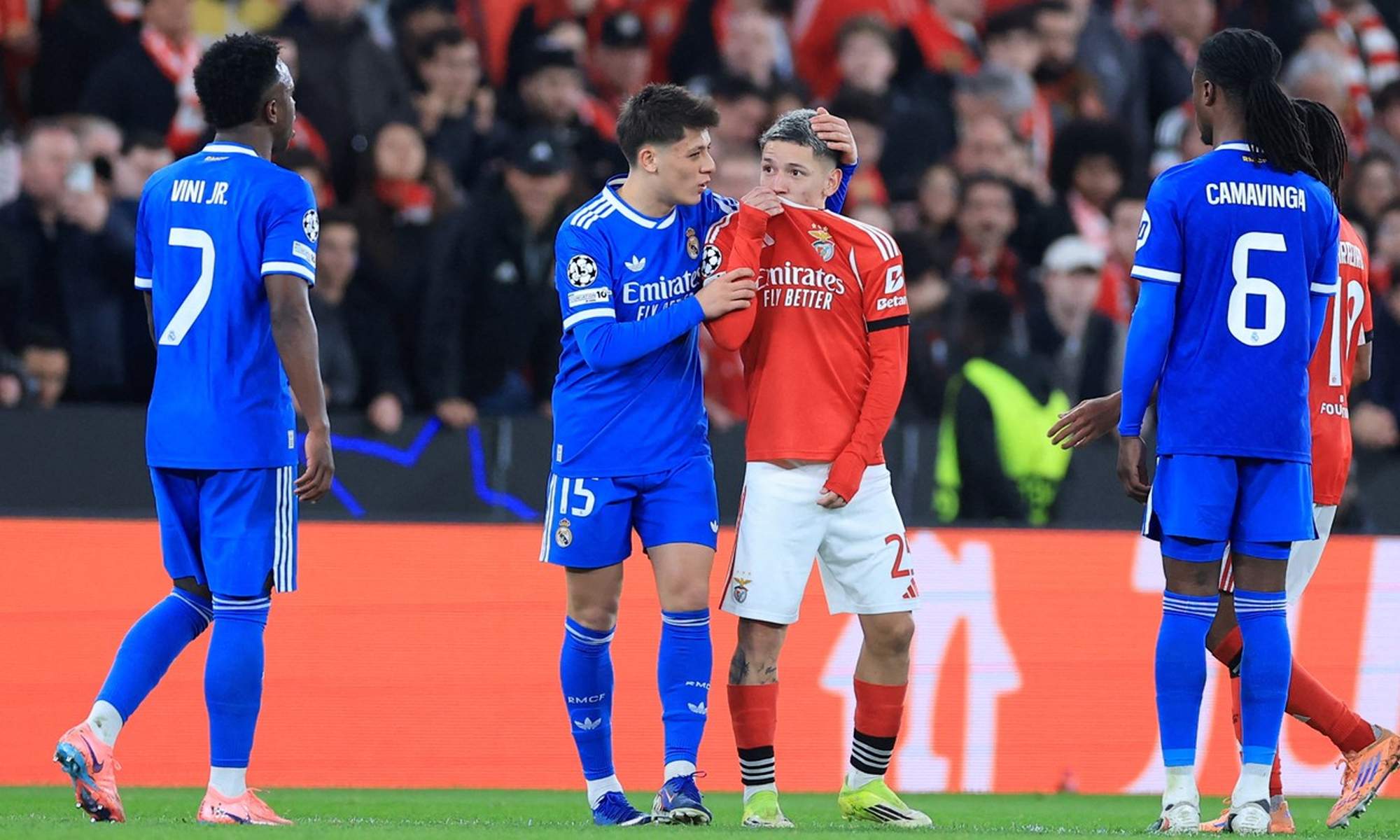 Prestianni insultando a Vinícius Júnior durante el Benfica - Real Madrid.